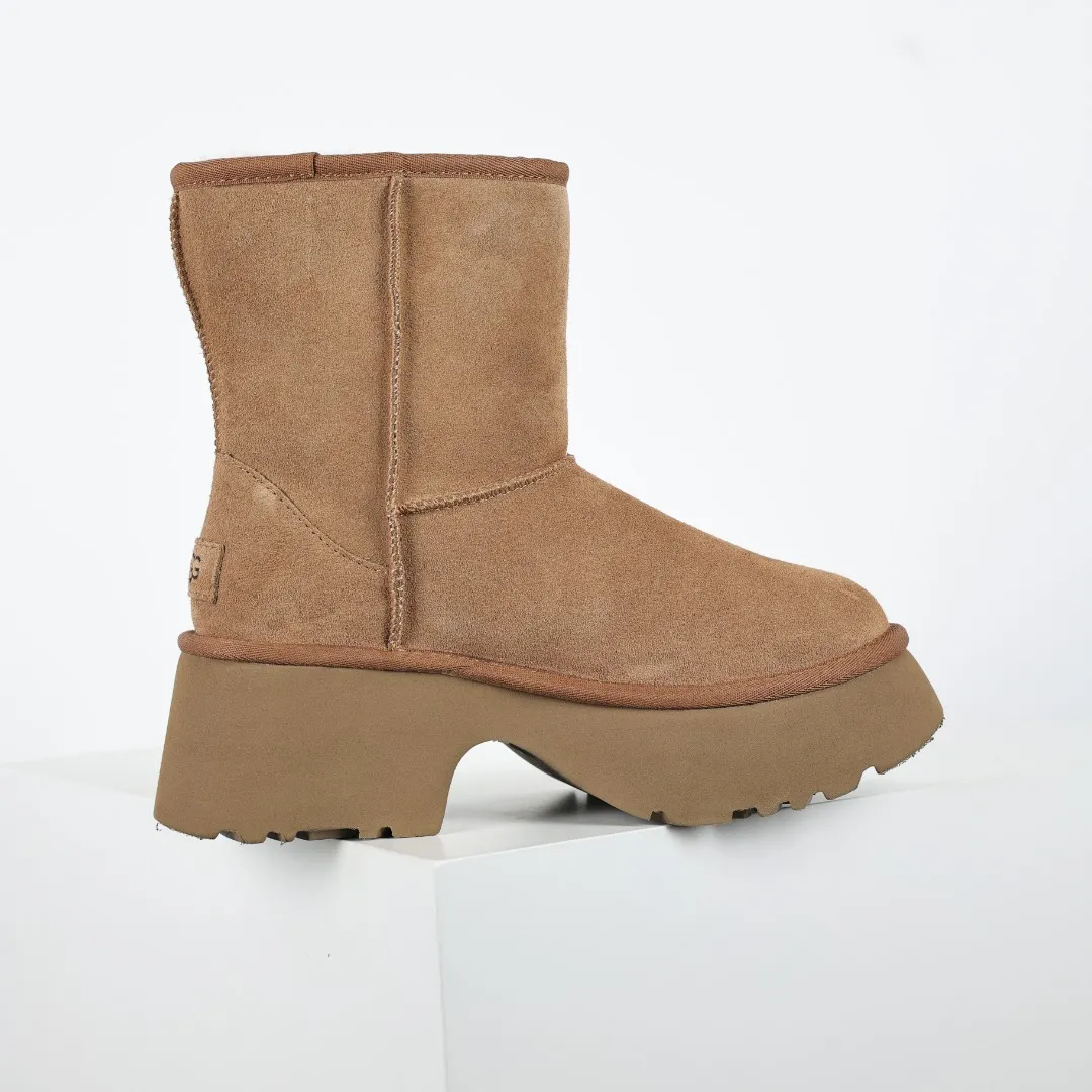 Pick up locally 💰600 Core recommended good price It is a very suitable choice for home furnishings. In the new year, uug launched a series of styles, which are partial to the preferences of young consumers and have also moved to the forefront of fashion trends. Shoe body material: water-repellent coated suede upper, 17 mm UGGPURE™ implantable wool insole, lightweight non-slip and comfortable rubber outsole, with brand LOGO and trademark, with full packaging Size: 35 36 37 38 39 40